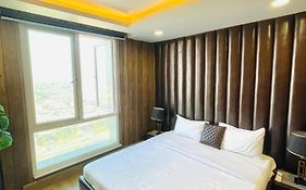 Studio Apartment In Gold Crest Mall - Dha Lahore